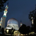 Sultan Salahuddin Abdul Aziz Shah Mosque in Selangor - Malaysia (night).jpg
